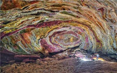 نخستین مستند غار نمکدان قشم ساخته می‌شود